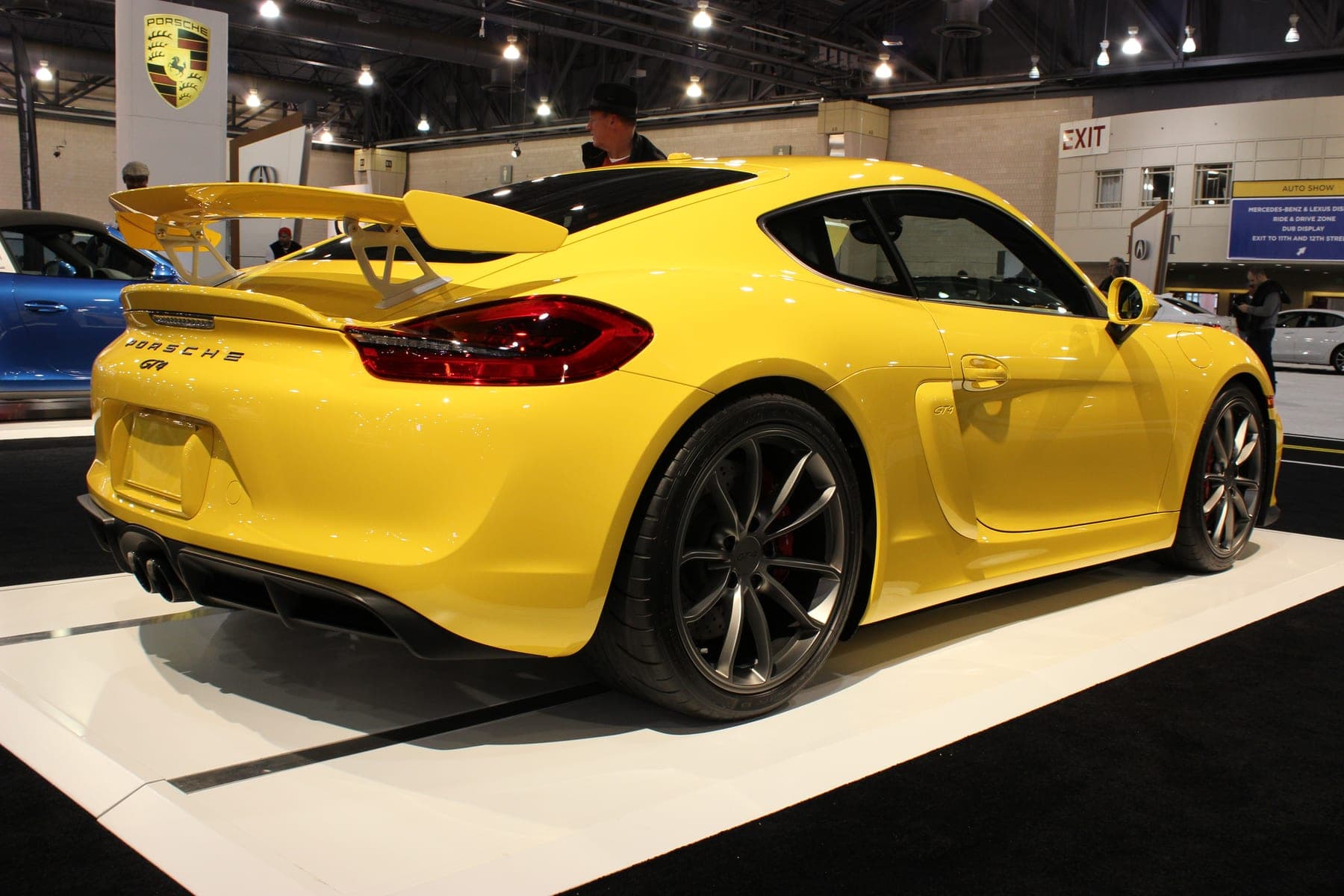 Porsche 981 Cayman GT4 factory profile