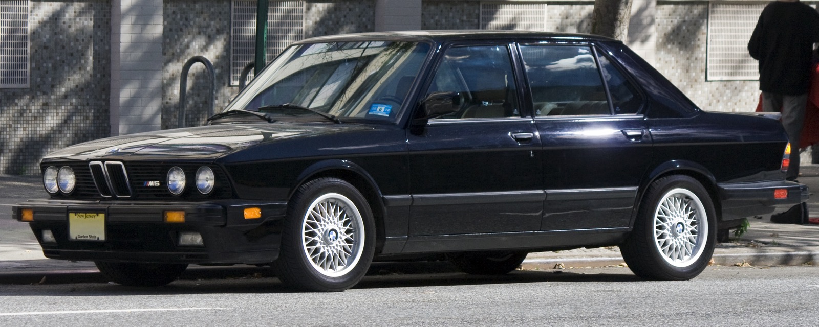 BMW E28 M5 side view
