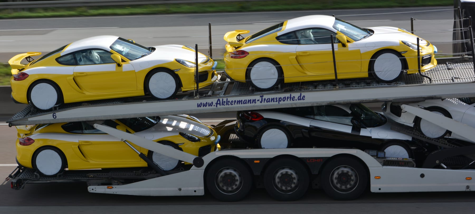 Porsche 981 Cayman GT4 rear three-quarter