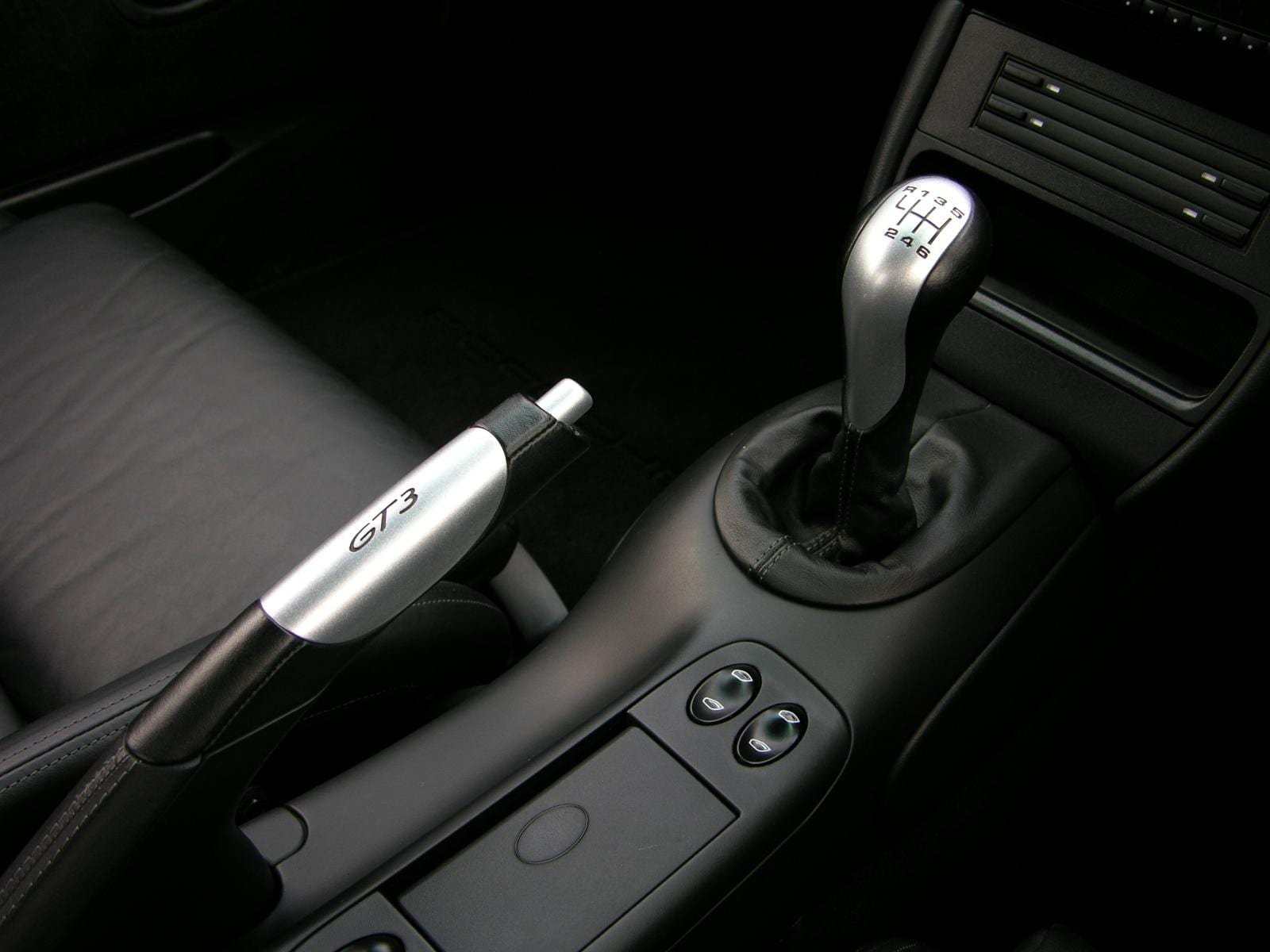 Porsche 996 GT3 shifter and center console detail