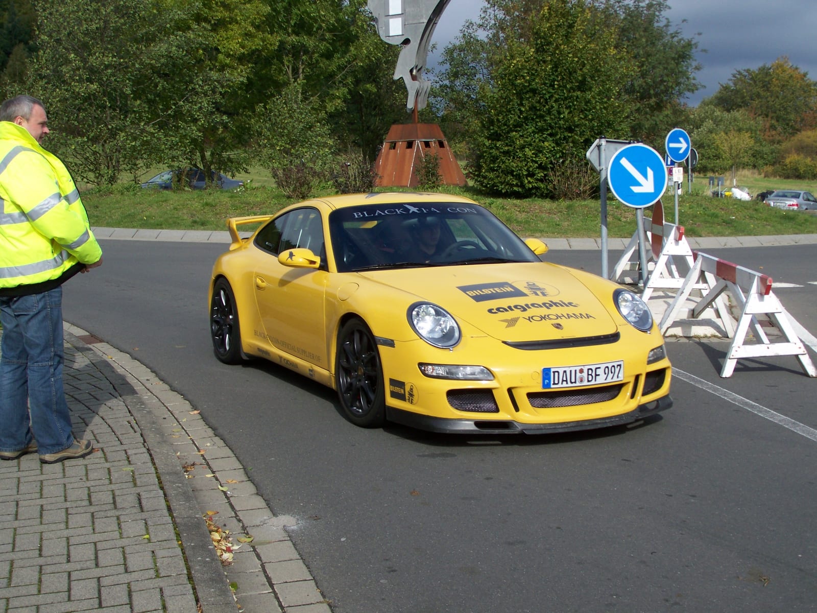 Porsche 997 GT3 on road
