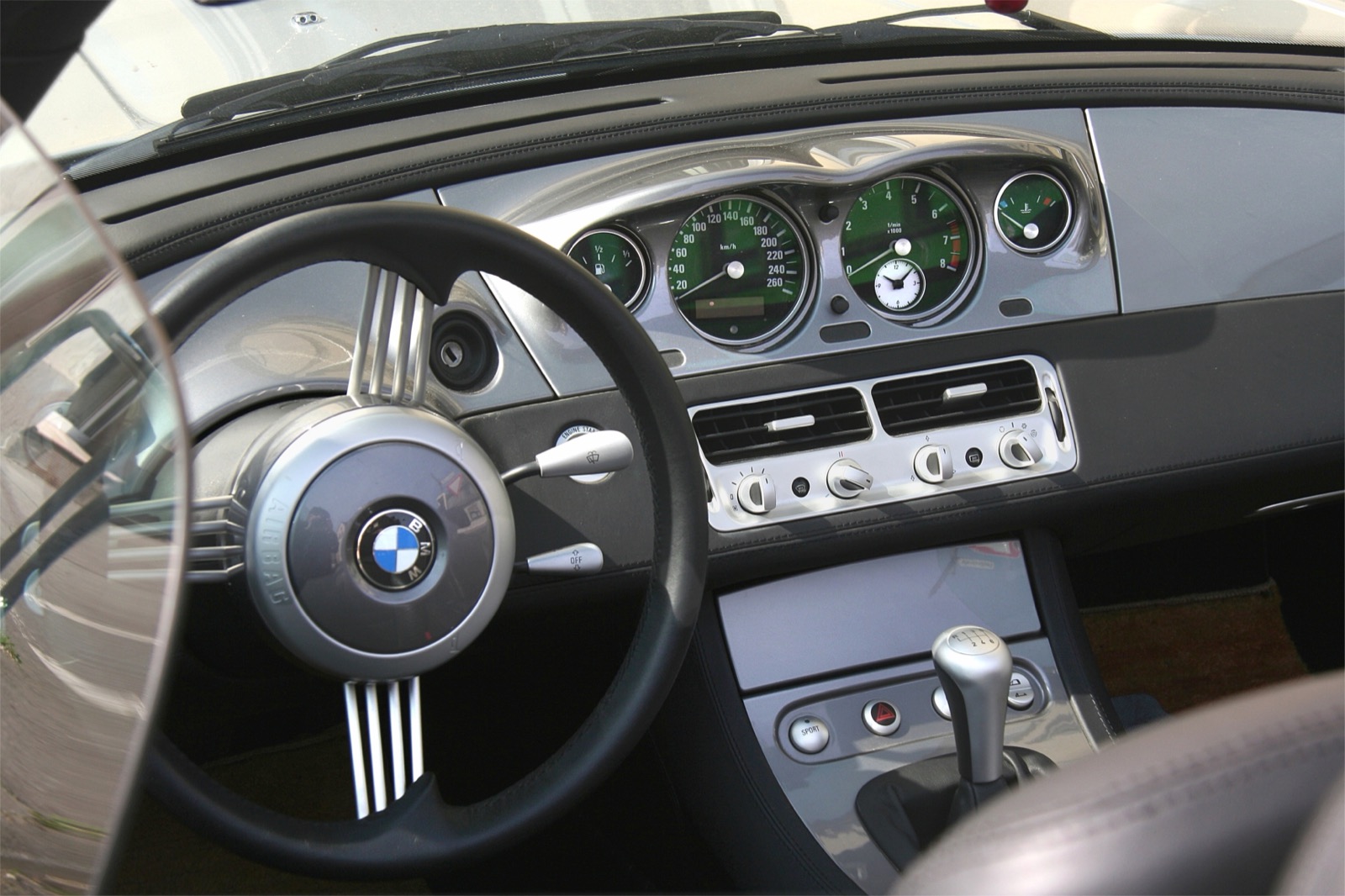 BMW Z8 dashboard and interior