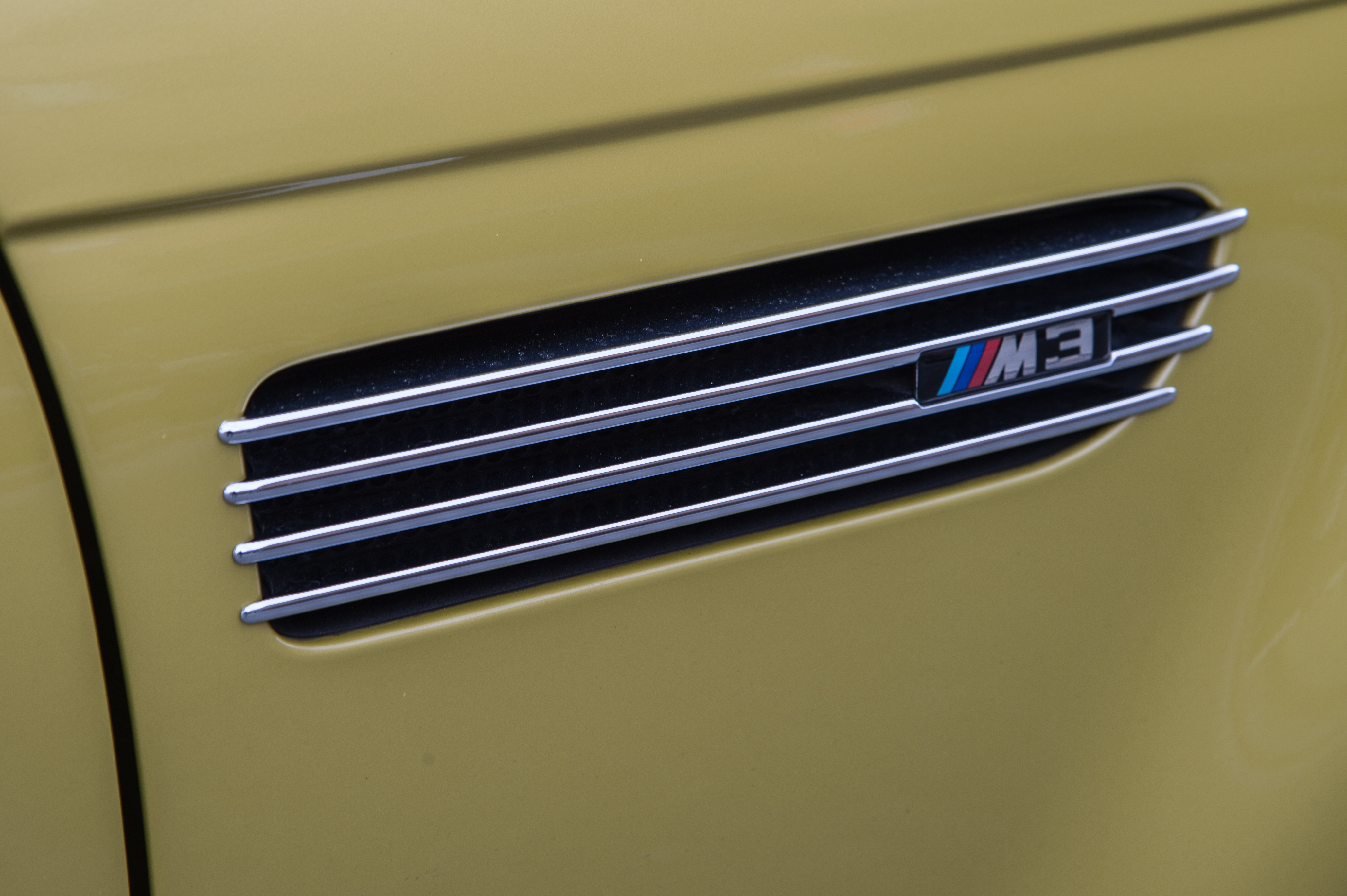 BMW E46 M3 fender gill and badge detail