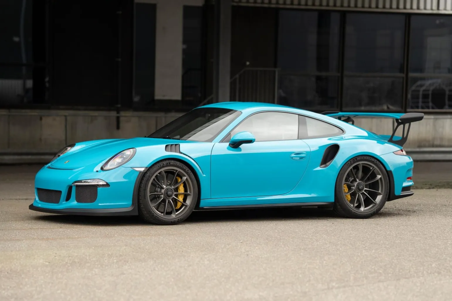 968-Kilometer, Miami Blue 2016 Porsche 911 GT3 RS